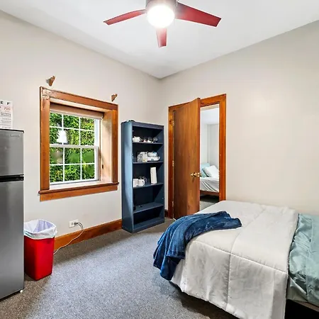 Lavish Stay Near Lake & Downtown #2