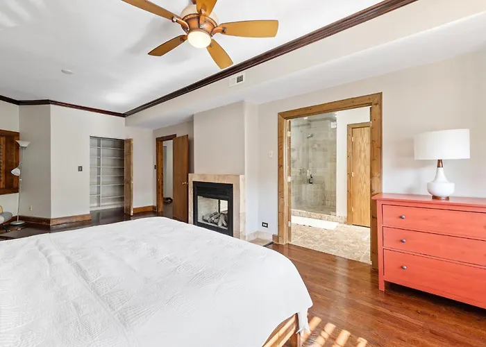 Lavish Near & Downtown #2 Apartment *