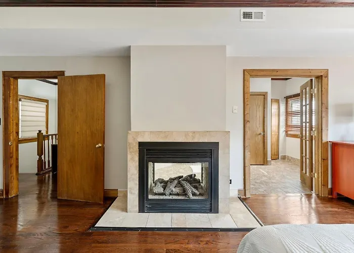Lavish Near & Downtown #2 *